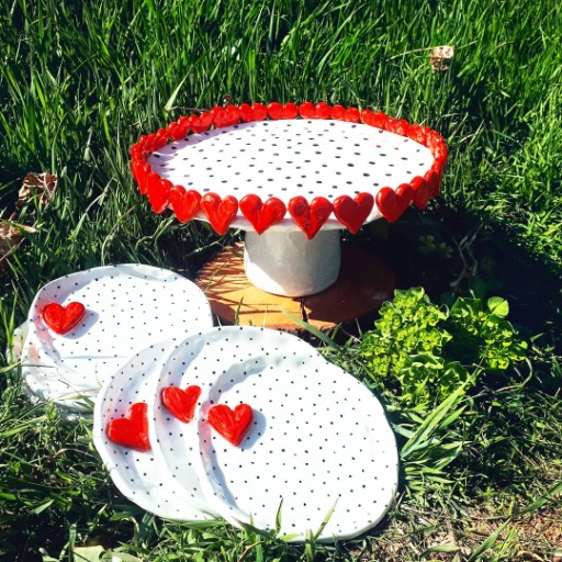 پایه کیک و پیش دستی های قلب دار و خالخالی